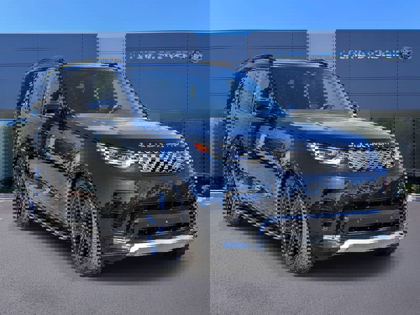 New 2026 Land Rover Discovery Limited Edition image 3