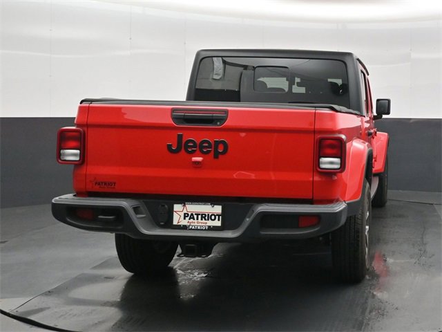 Used 2024 Jeep Gladiator Sport image 8