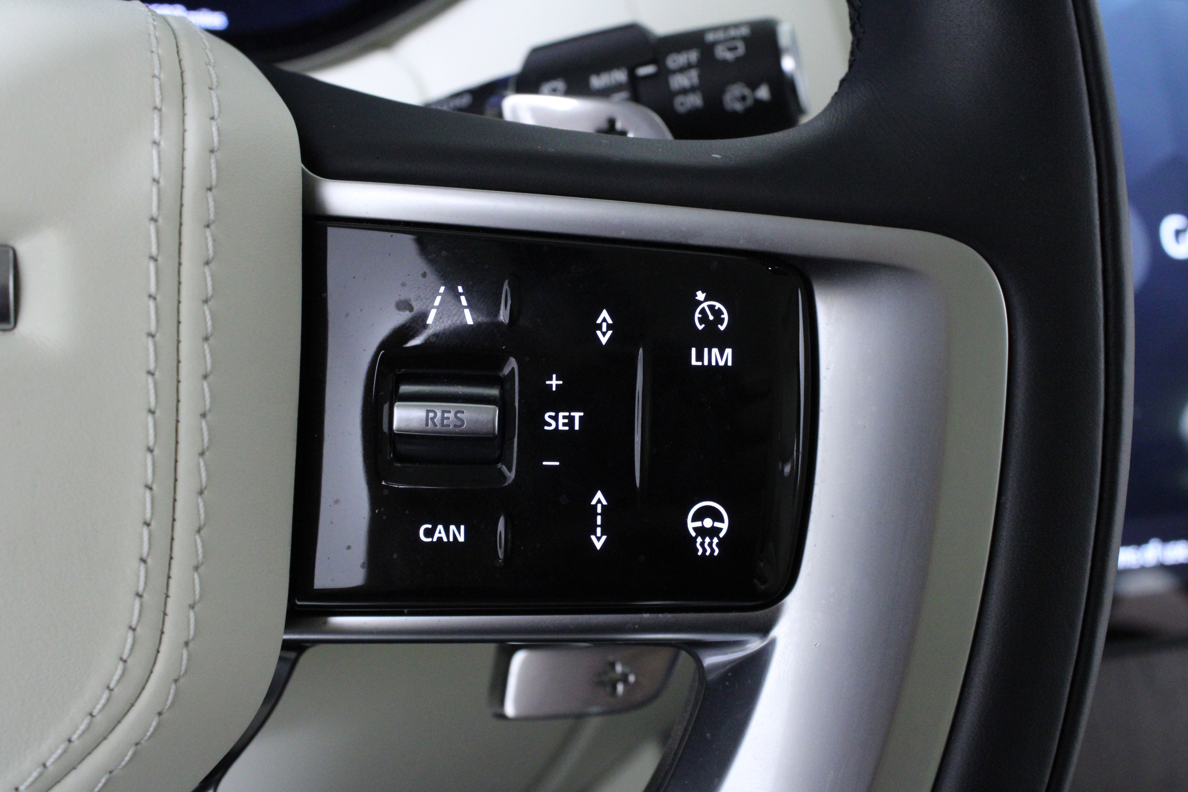 Used 2024 Land Rover Range Rover SE image 22