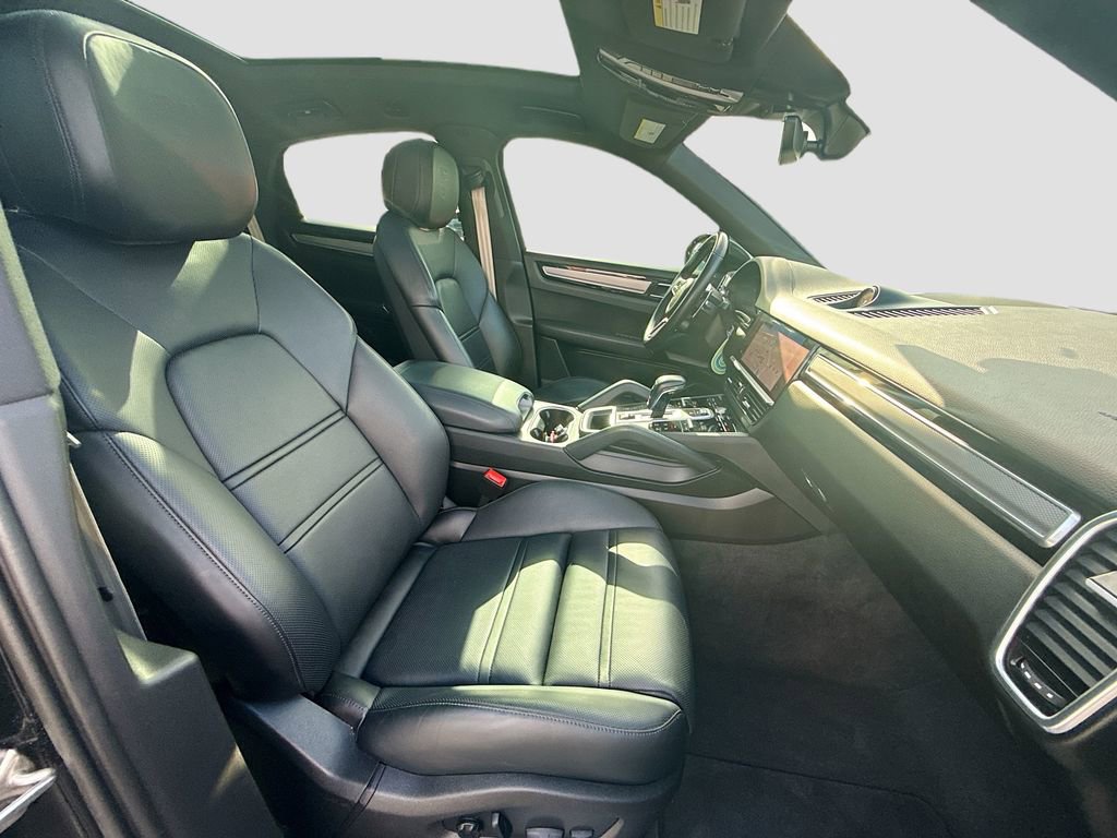 Used 2023 Porsche Cayenne Platinum Edition image 29