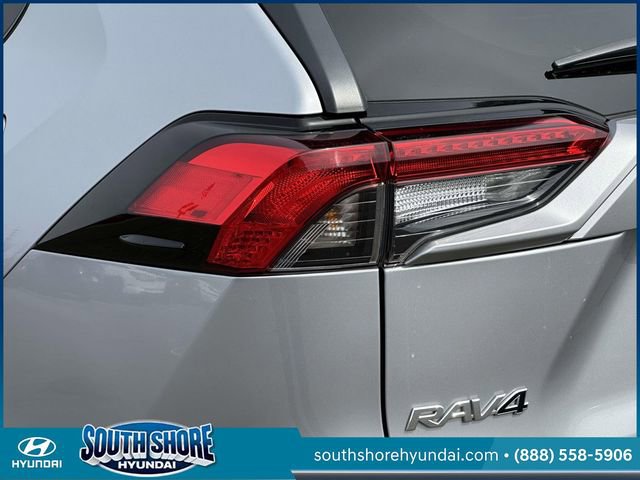 Used 2021 Toyota RAV4 LE image 11