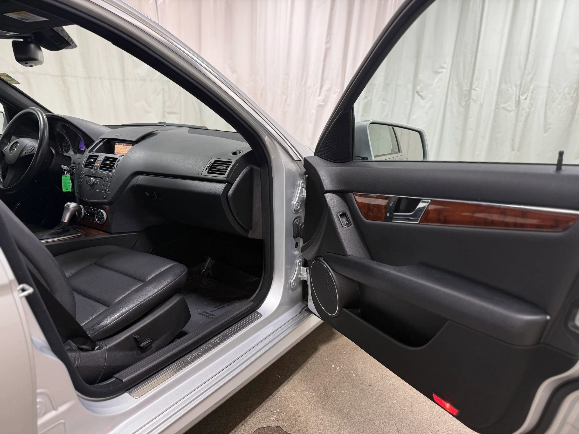 Used 2010 Mercedes-Benz C 300 Sedan image 24