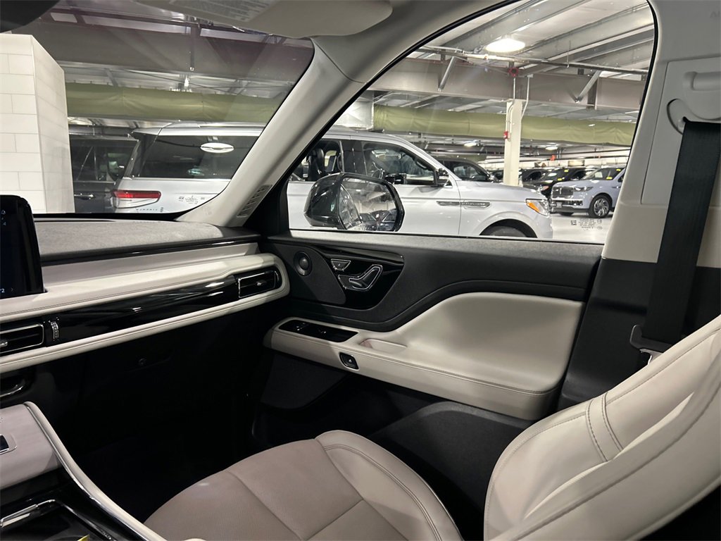 Used 2025 Lincoln Aviator Reserve w/ Illumination Package image 23