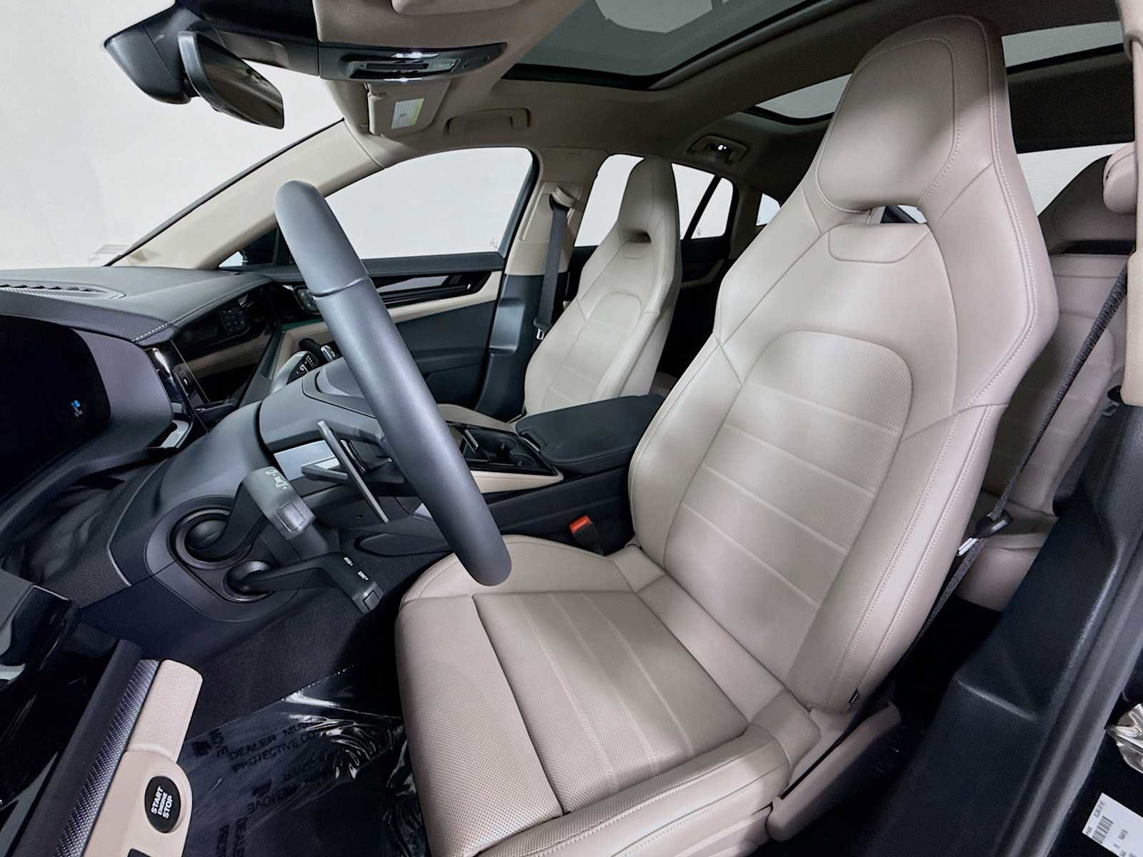 Certified 2025 Porsche Panamera RWD image 5