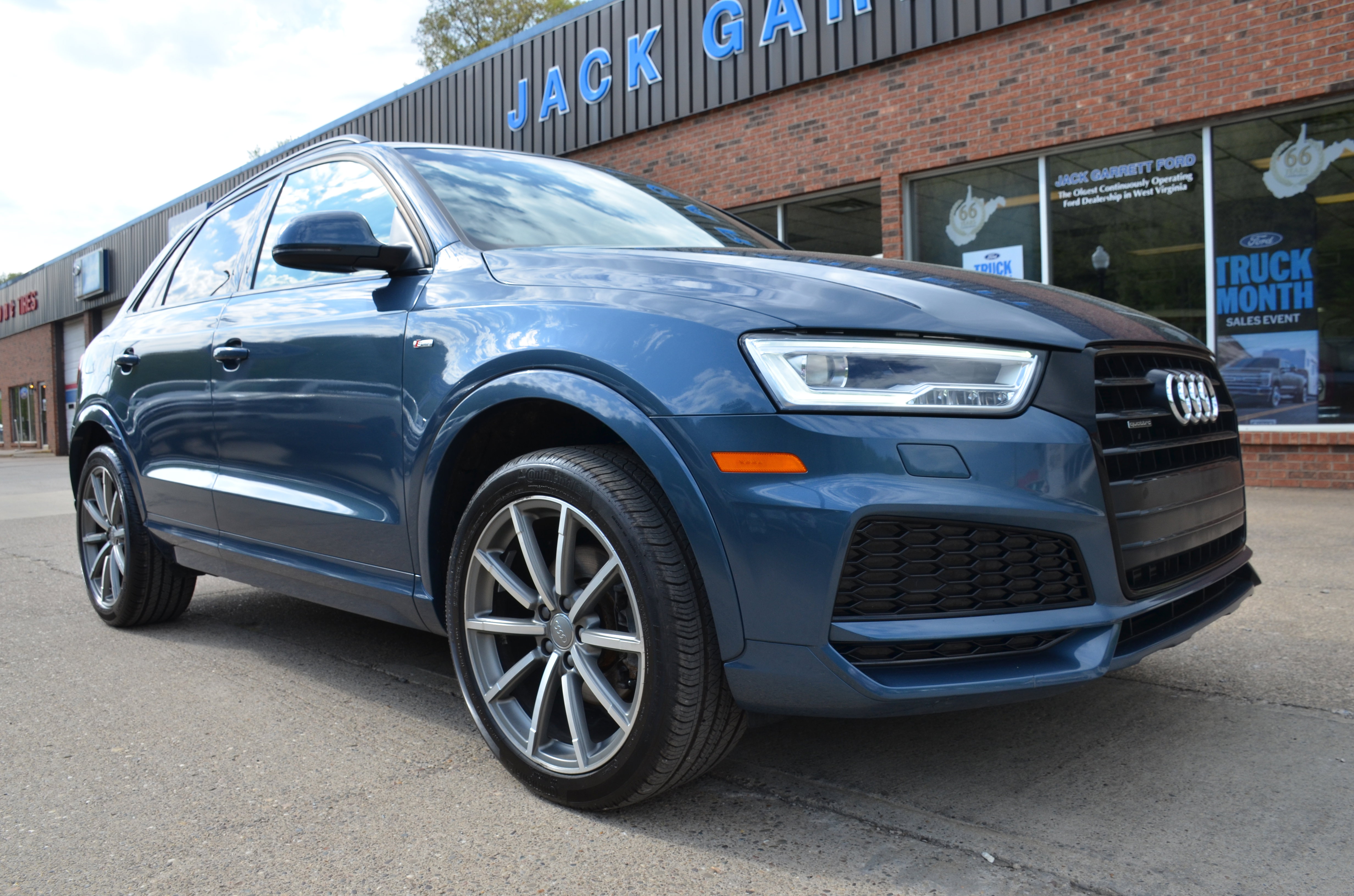 Used 2018 Audi Q3 2.0T Premium Plus w/ Premium Plus Package AWD/4WD image 1