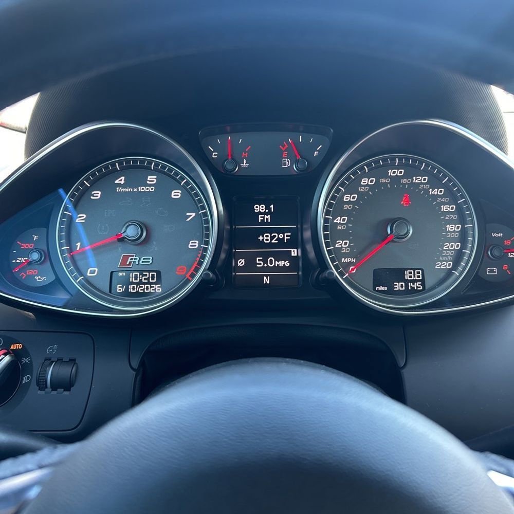 Used 2015 Audi R8 V8 w/ Extended Leather Package AWD/4WD image 12
