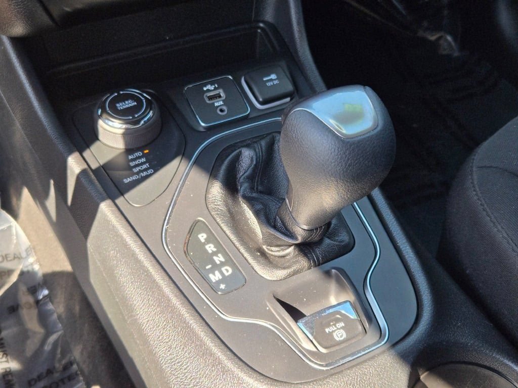 Used 2020 Jeep Cherokee Latitude AWD/4WD image 27