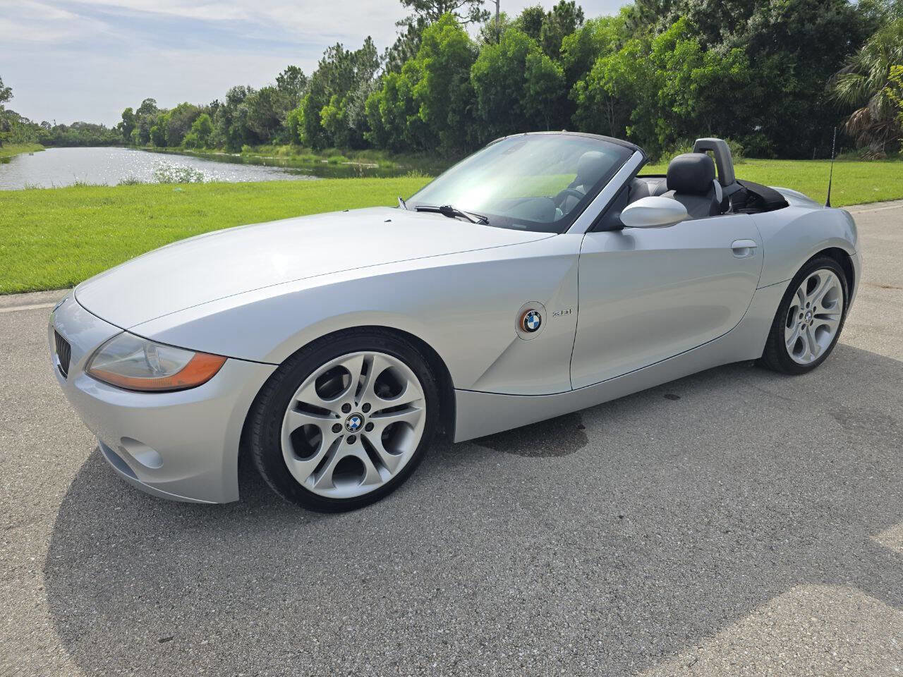 Used 2003 BMW Z4 3.0i image 2