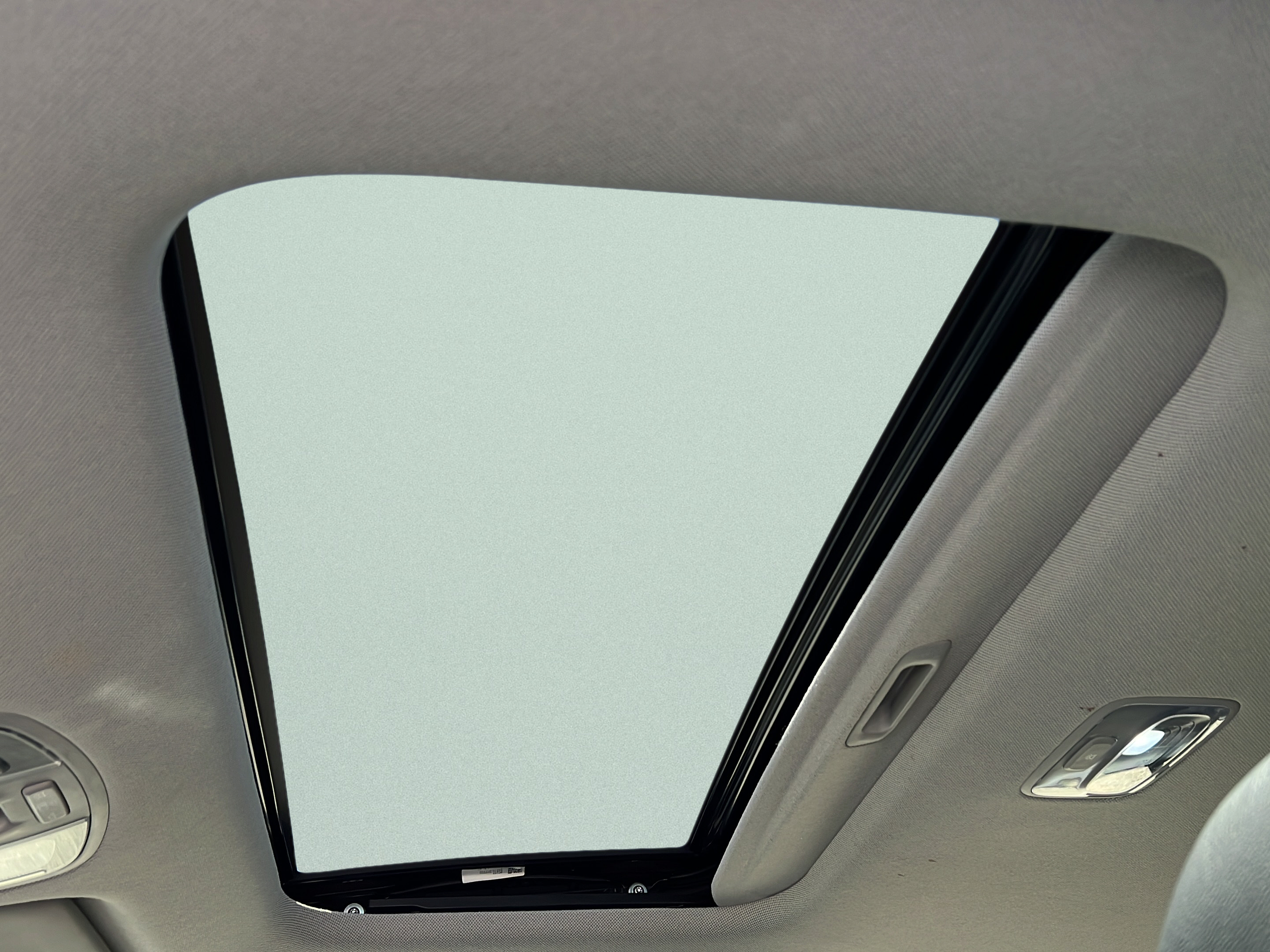 Certified 2021 Hyundai Ioniq Limited FWD image 12
