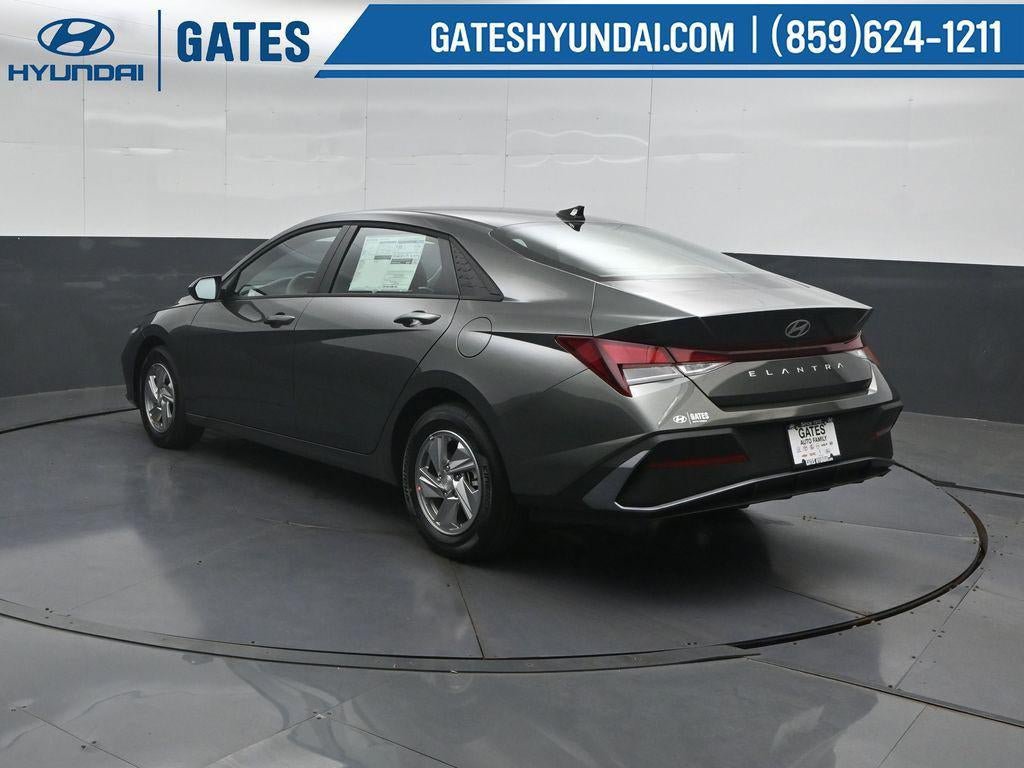 New 2026 Hyundai Elantra SE FWD image 8