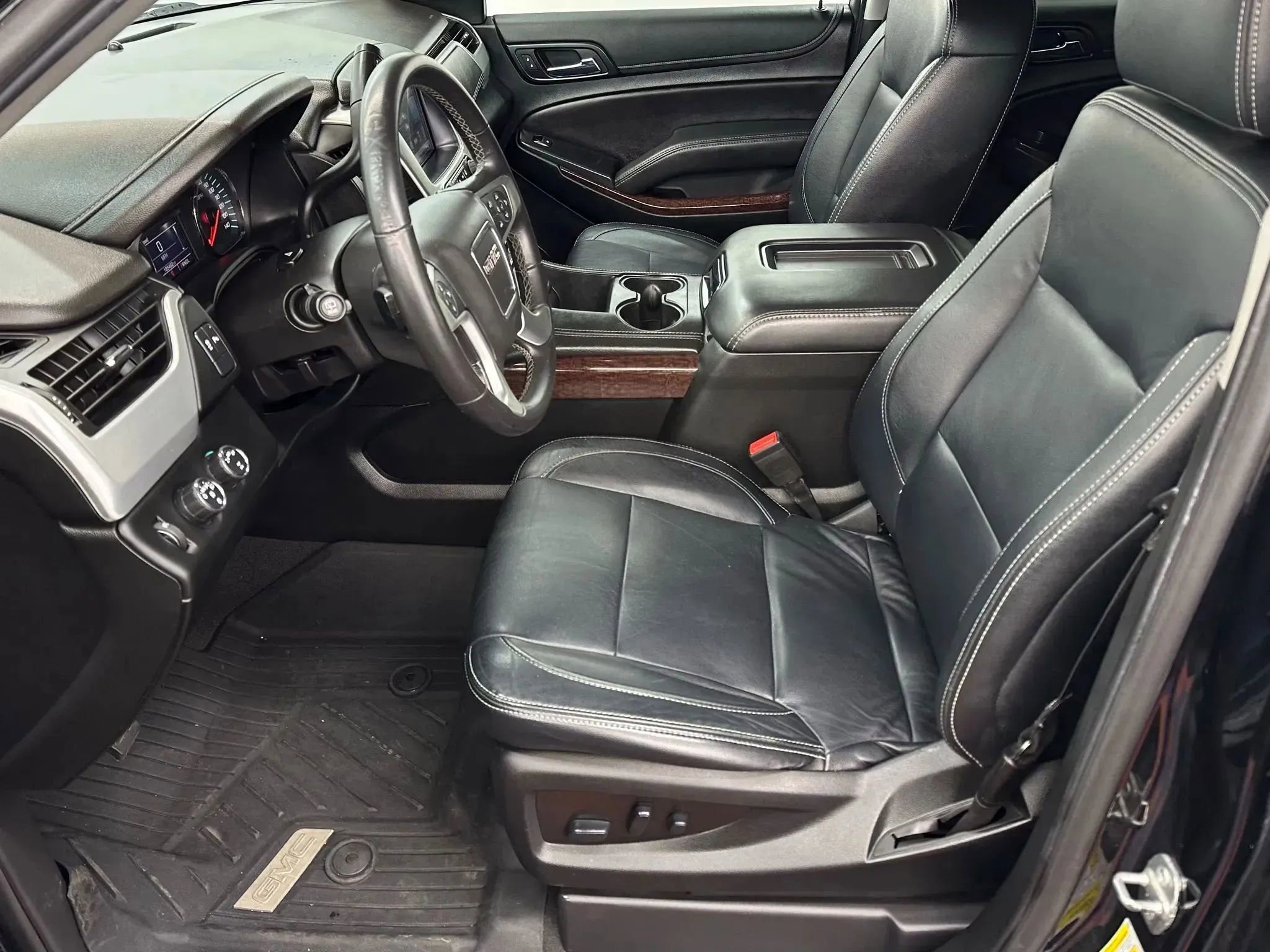 Used 2019 GMC Yukon XL SLE image 13