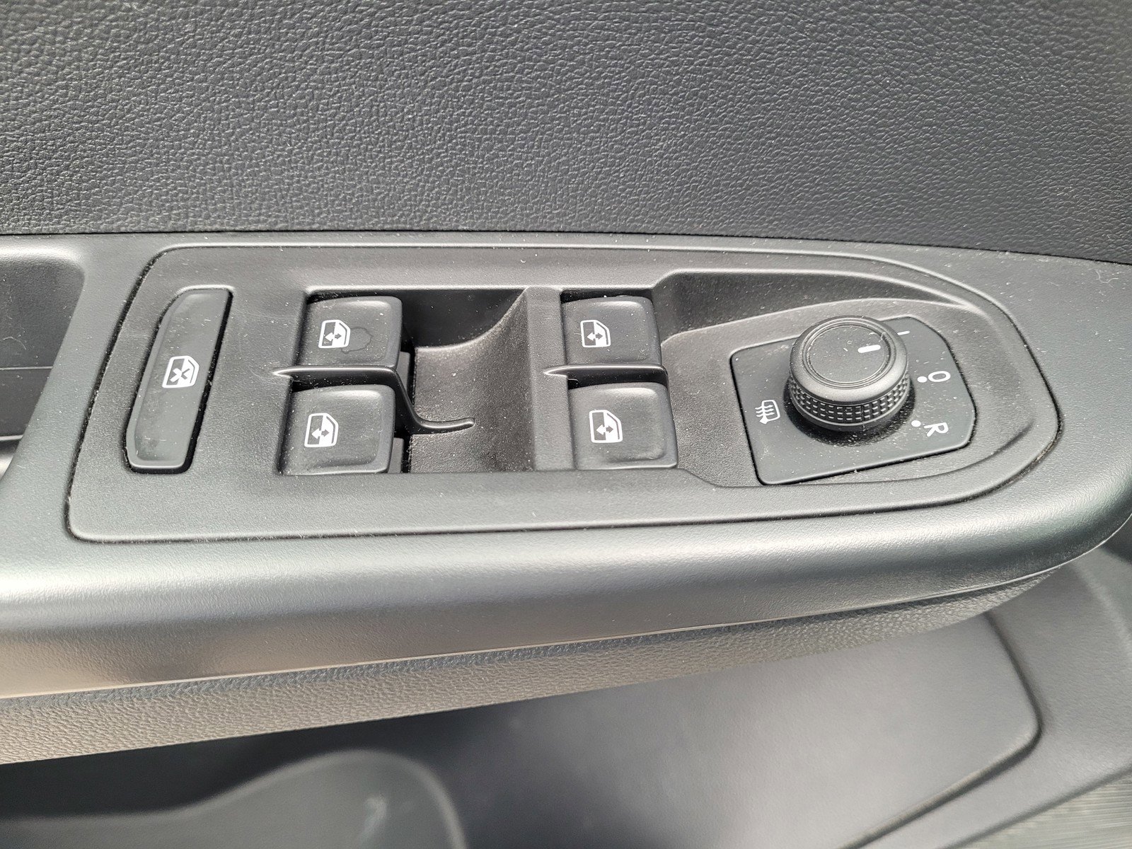 Used 2023 Volkswagen Taos SE image 18