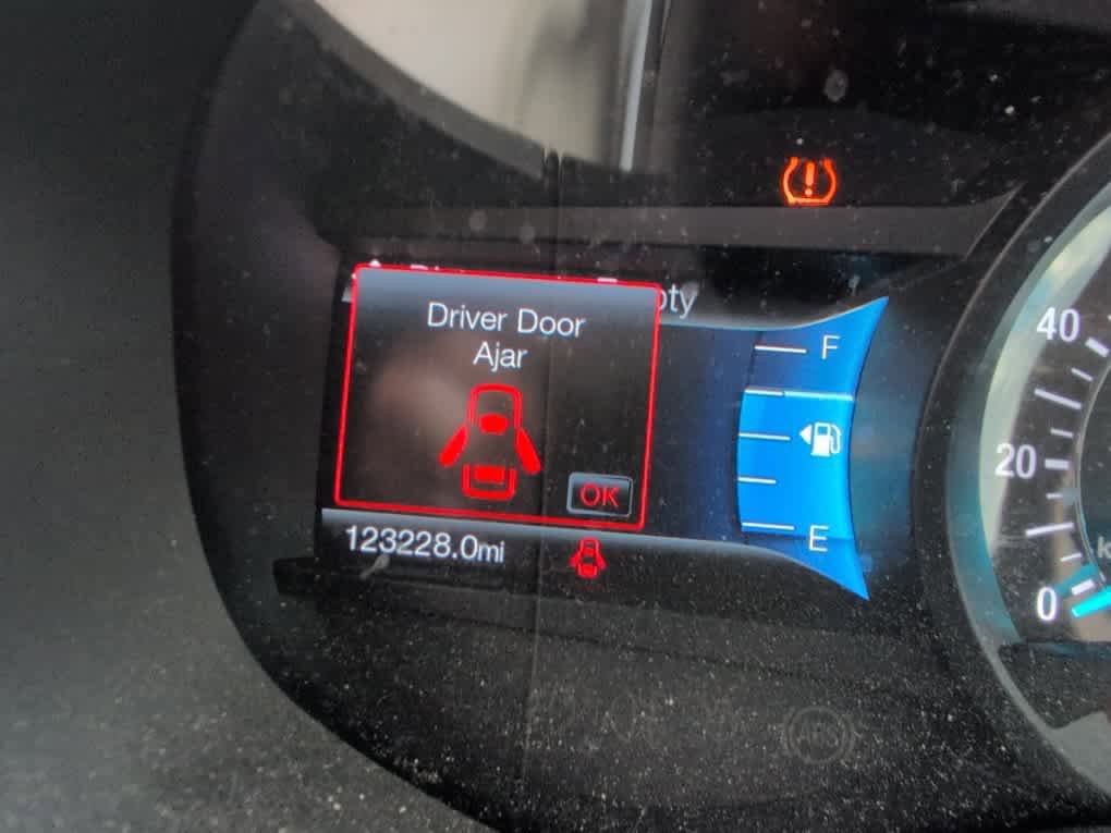 Used 2016 Ford Edge SEL w/ Equipment Group 201A FWD image 9