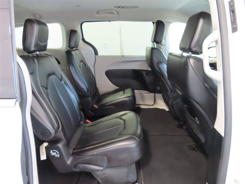 Used 2024 Chrysler Pacifica Touring-L FWD image 32
