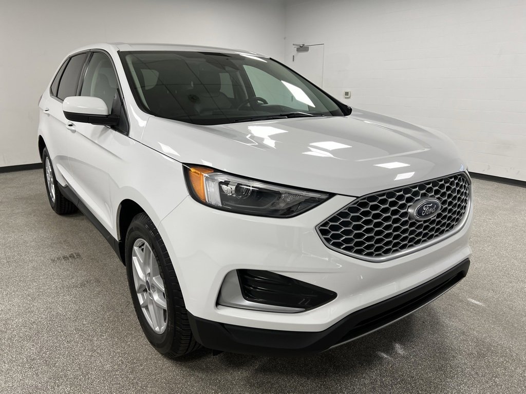 Used 2024 Ford Edge SEL image 2