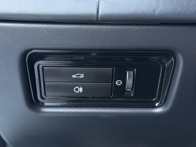 Used 2015 Jaguar XJ L Portfolio RWD image 21