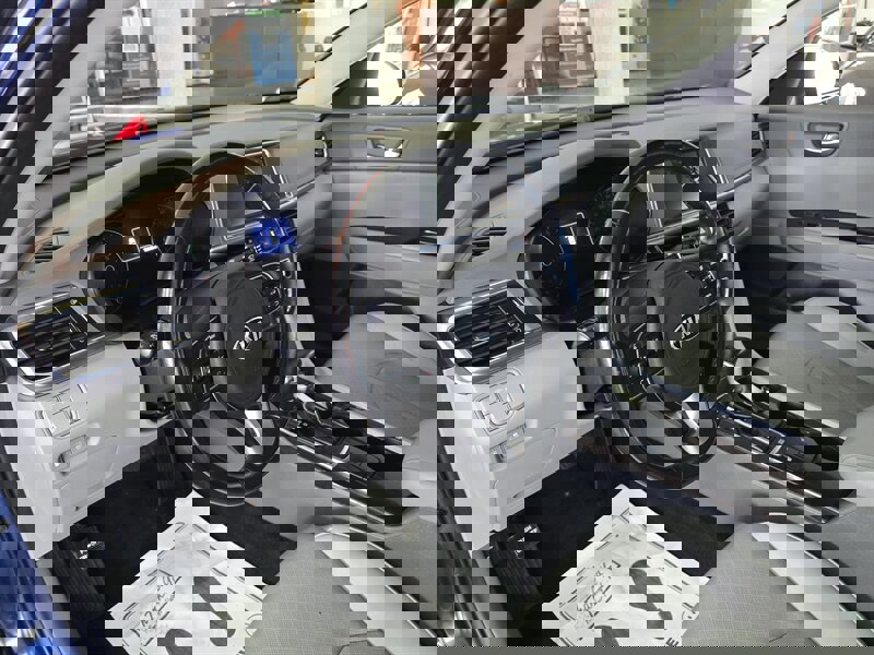 Used 2018 Kia Optima EX image 13