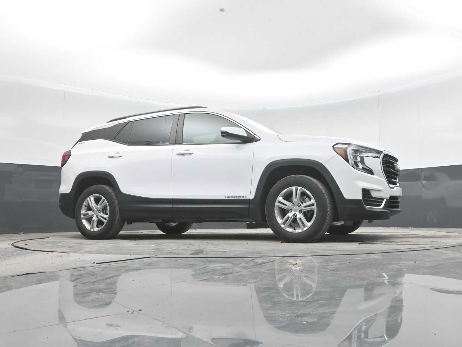 Used 2023 GMC Terrain SLE w/ Driver Convenience Package AWD/4WD image 29