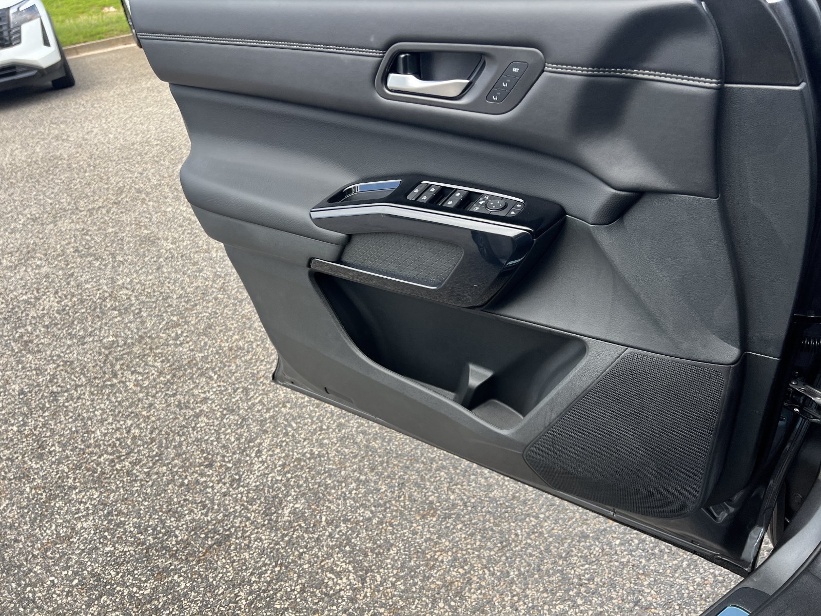 New 2026 Nissan Pathfinder Platinum FWD image 15