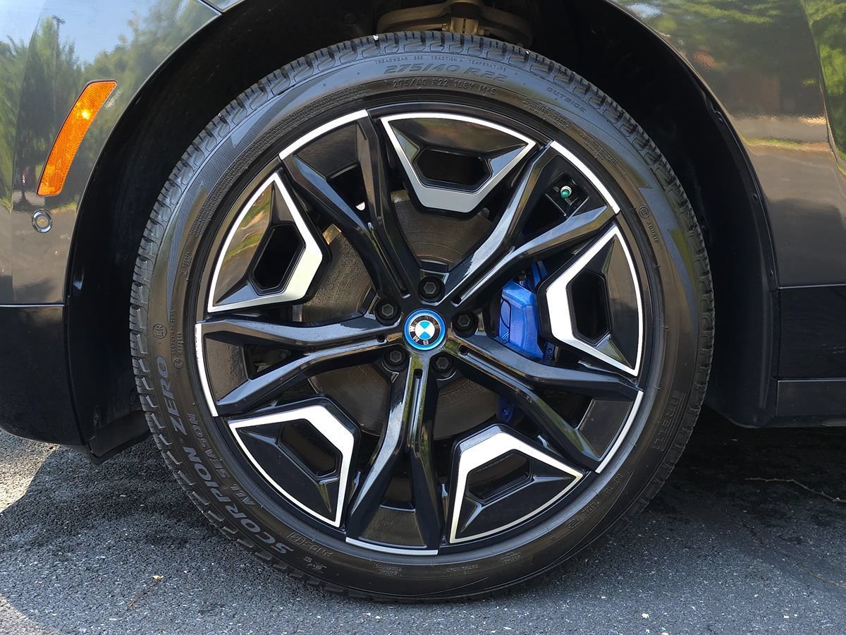 Used 2024 BMW iX xDrive50 w/ Premium Package AWD/4WD image 63