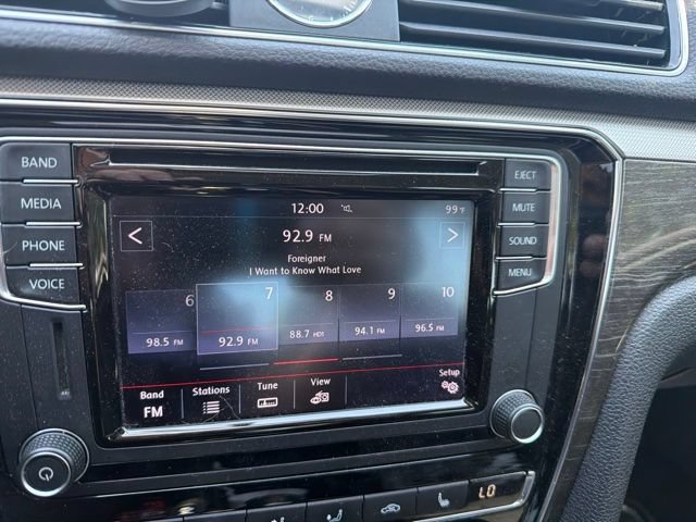 Used 2016 Volkswagen Passat 1.8T SE FWD image 11