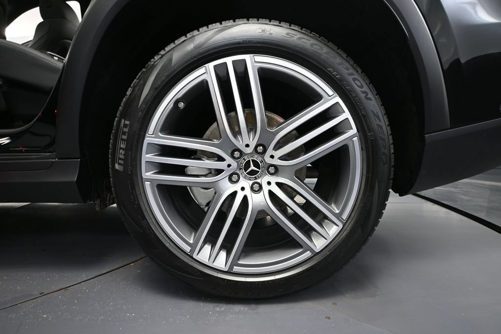Used 2026 Mercedes-Benz GLS 450 4MATIC image 9
