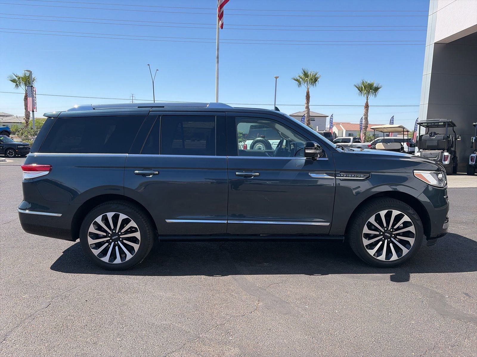 Used 2022 Lincoln Navigator Reserve AWD/4WD image 6