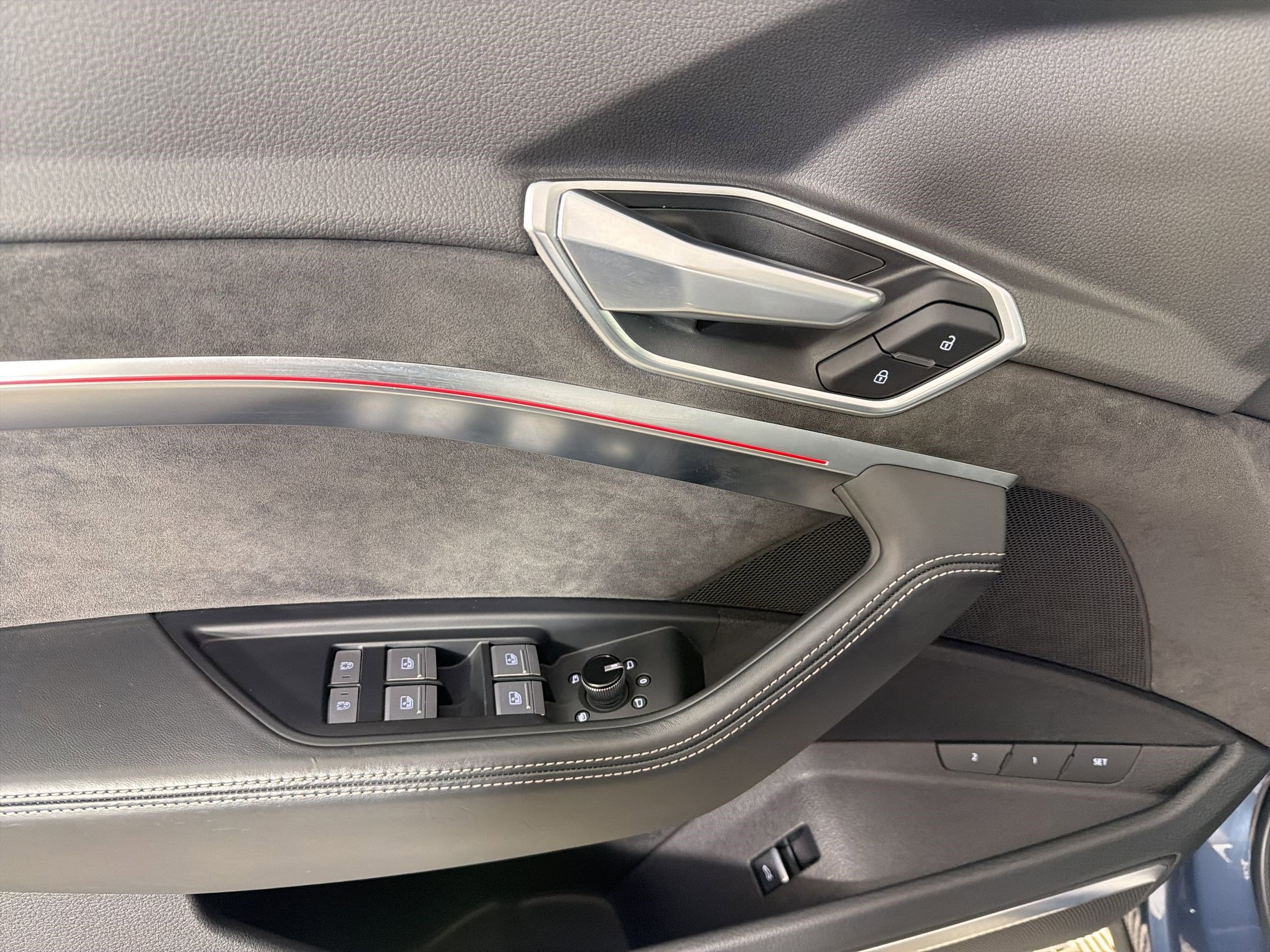 Used 2021 Audi e-tron Prestige w/ Prestige Package image 13