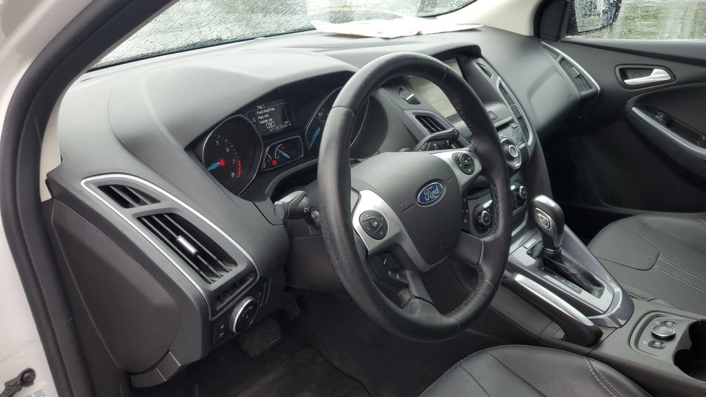 Used 2013 Ford Focus Titanium FWD image 9