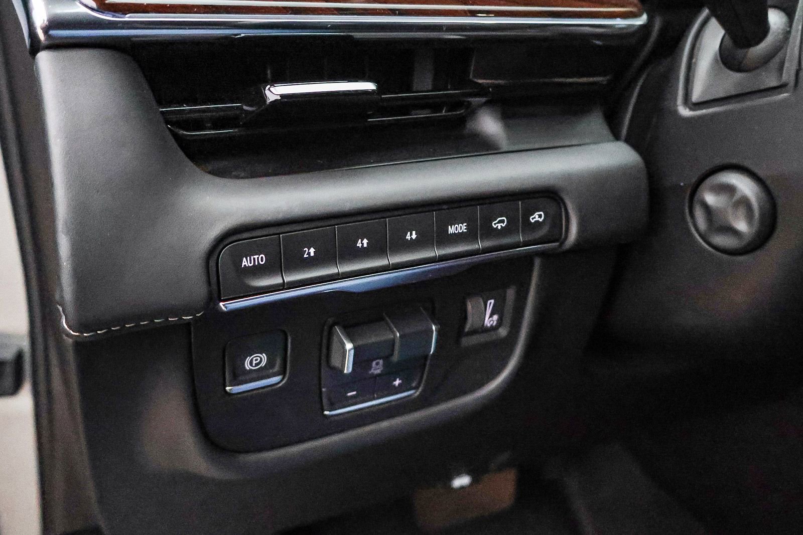 Used 2023 Cadillac Escalade Sport Platinum w/ LPO, ONYX Package image 32