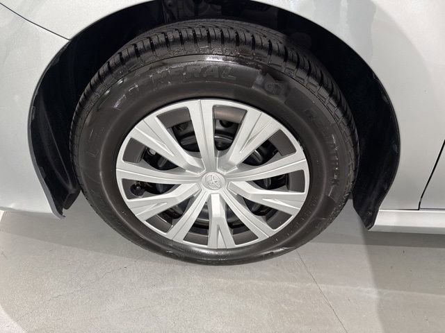 Used 2022 Toyota Camry LE image 5