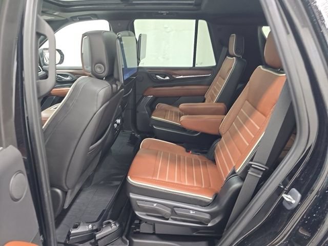 Used 2023 GMC Yukon Denali Ultimate AWD/4WD image 13