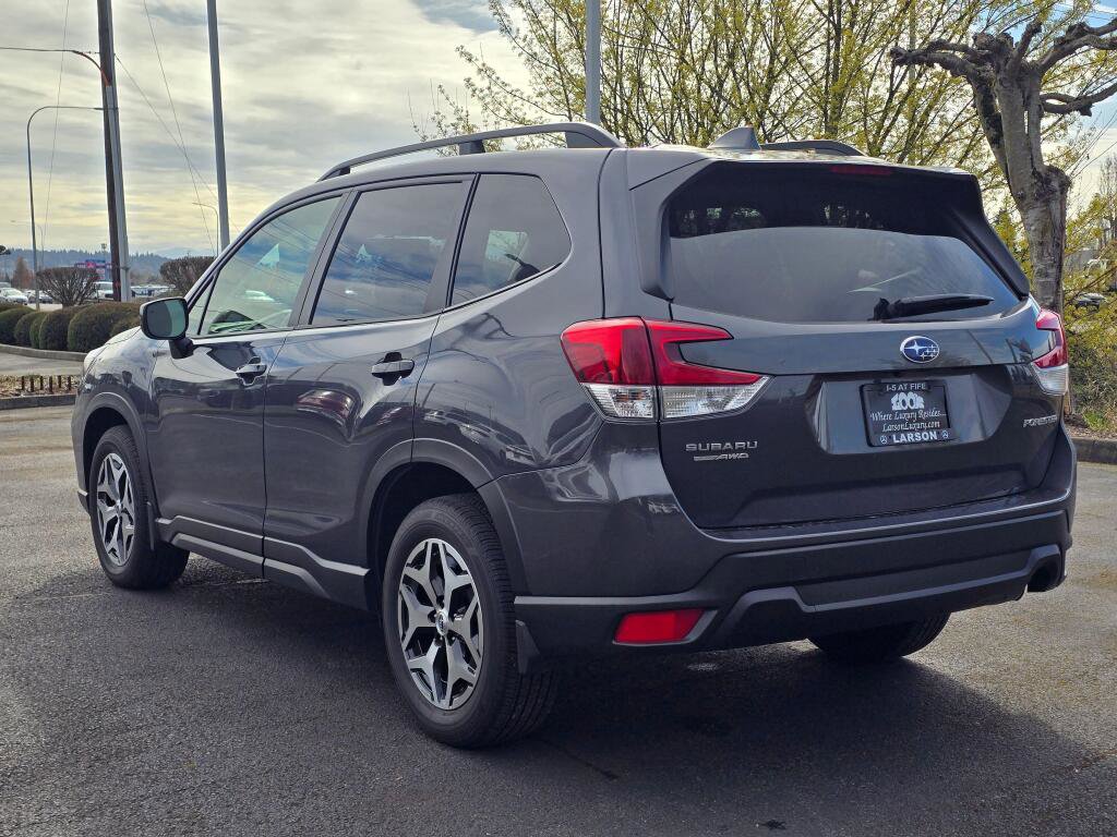 Used 2020 Subaru Forester Premium image 6