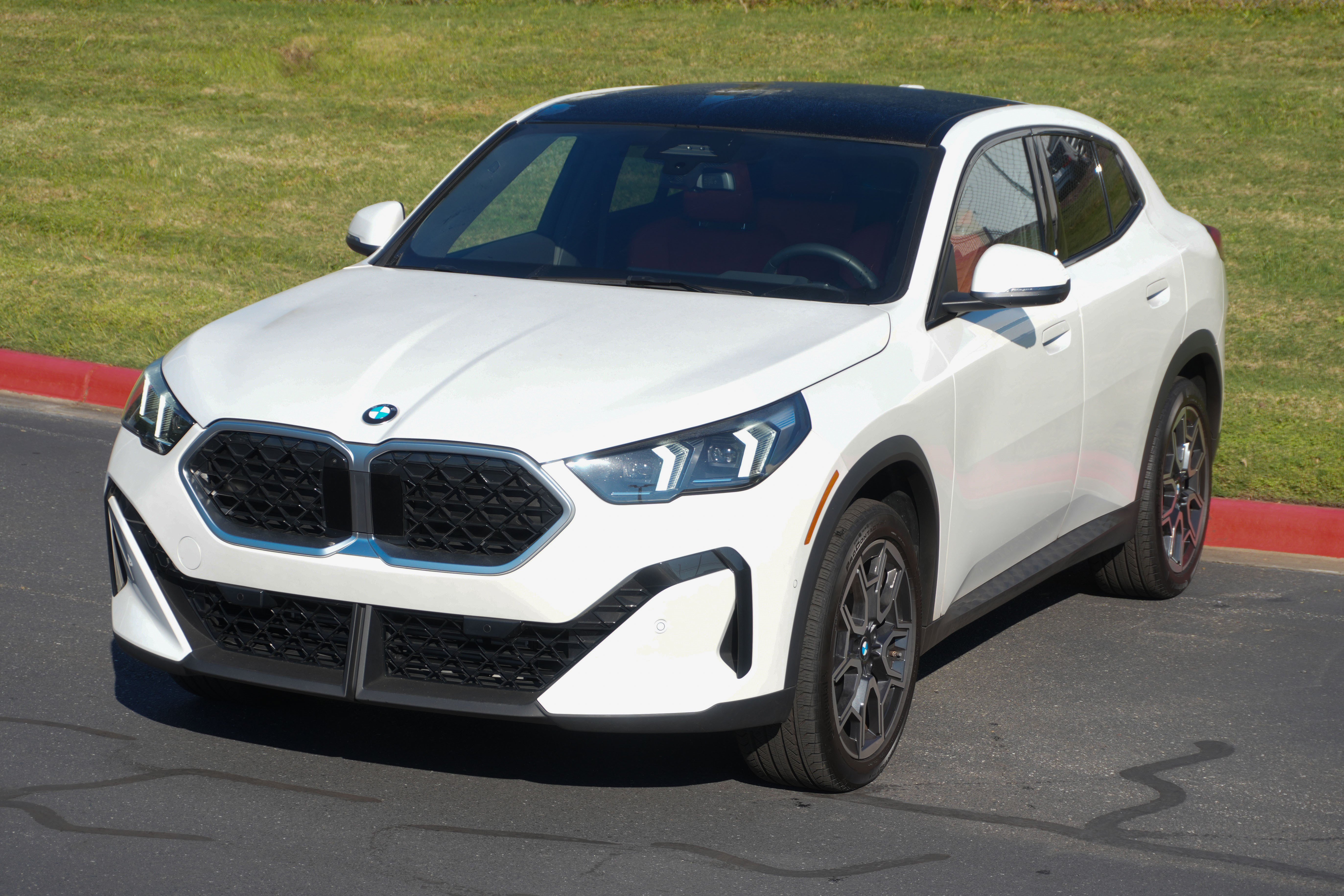 Certified 2025 BMW X2 xDrive28i AWD/4WD image 5