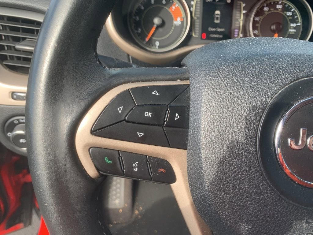 Used 2018 Jeep Cherokee Latitude w/ Altitude Package image 13