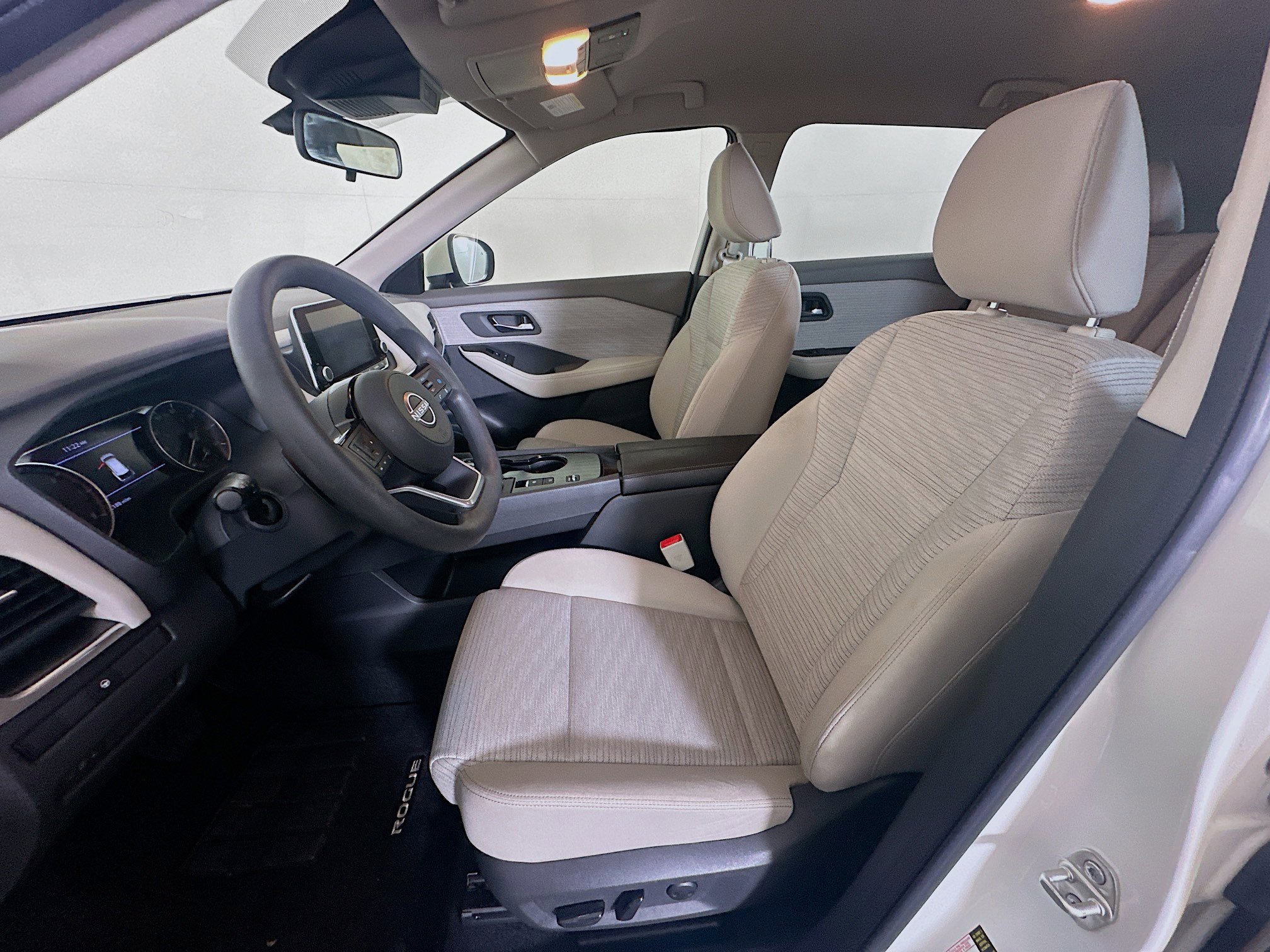 Used 2023 Nissan Rogue SV image 13