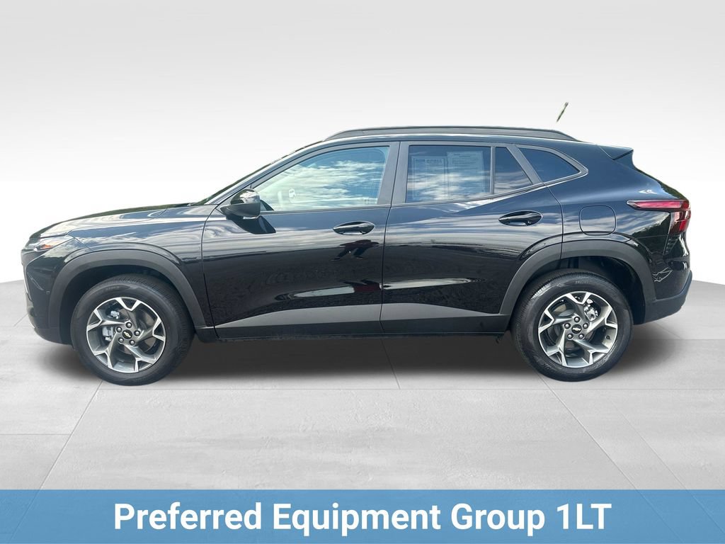 Used 2025 Chevrolet Trax LT FWD image 3