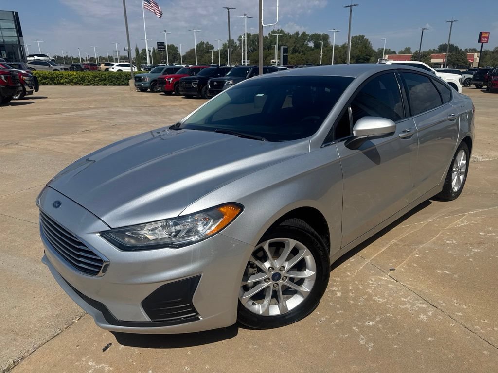 Used 2019 Ford Fusion SE FWD image 3