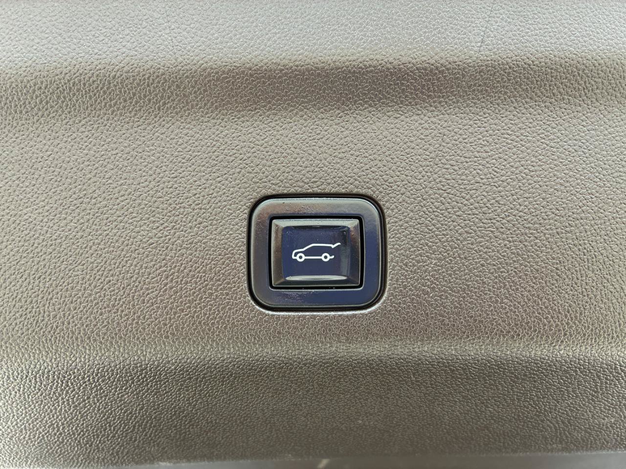 Used 2022 Chevrolet Tahoe LT AWD/4WD image 32