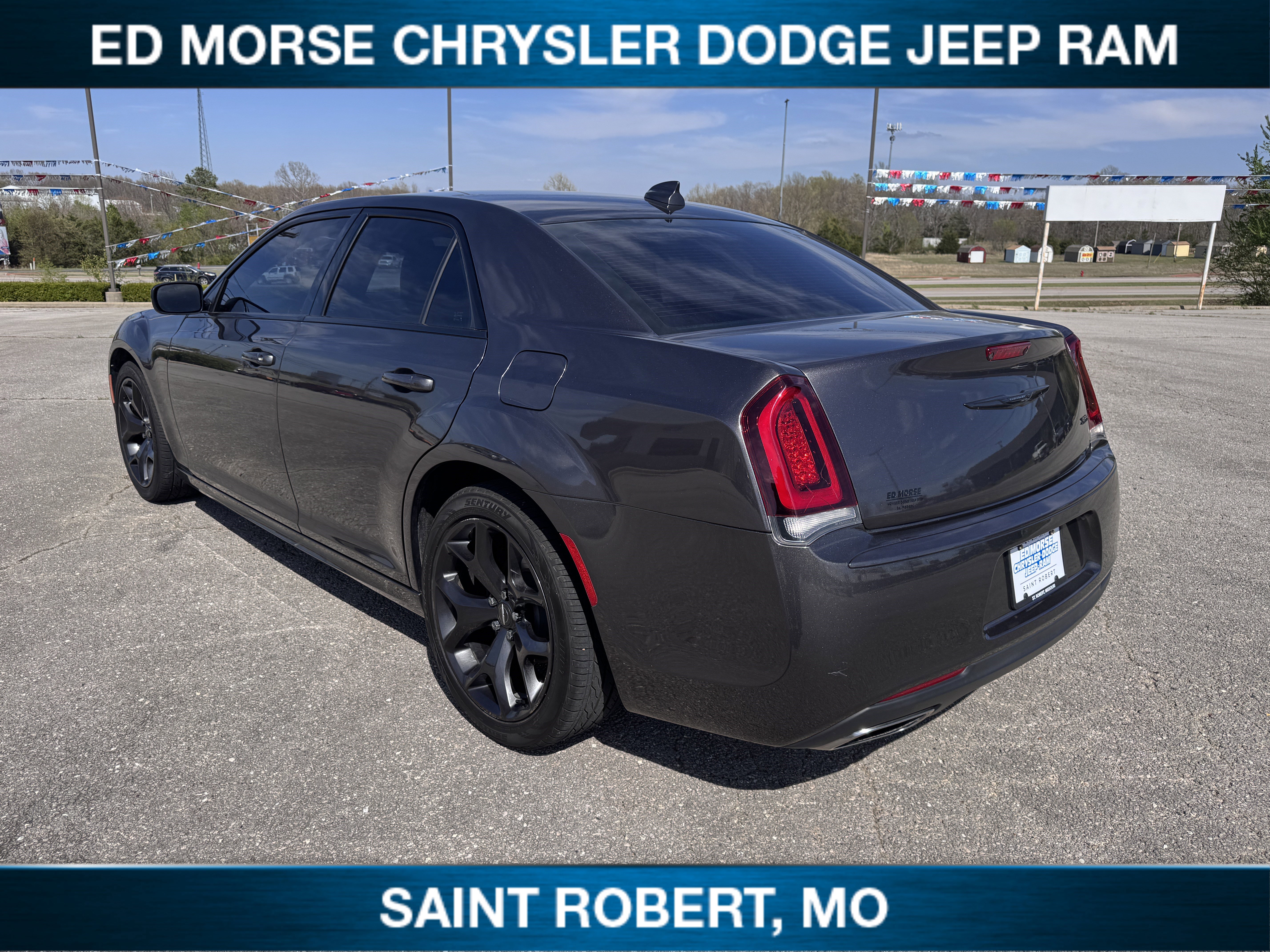 Used 2020 Chrysler 300 Touring L w/ Quick Order Package 2EF image 5