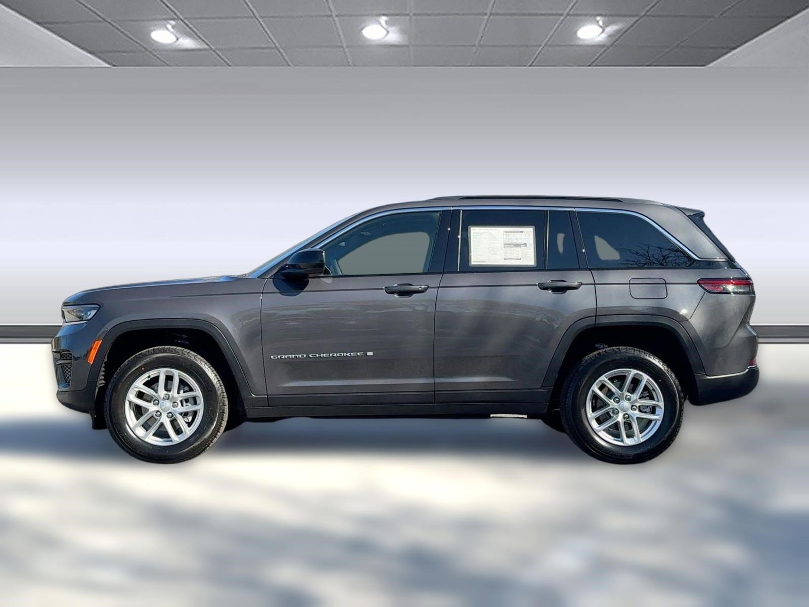 New 2025 Jeep Grand Cherokee Laredo X image 2
