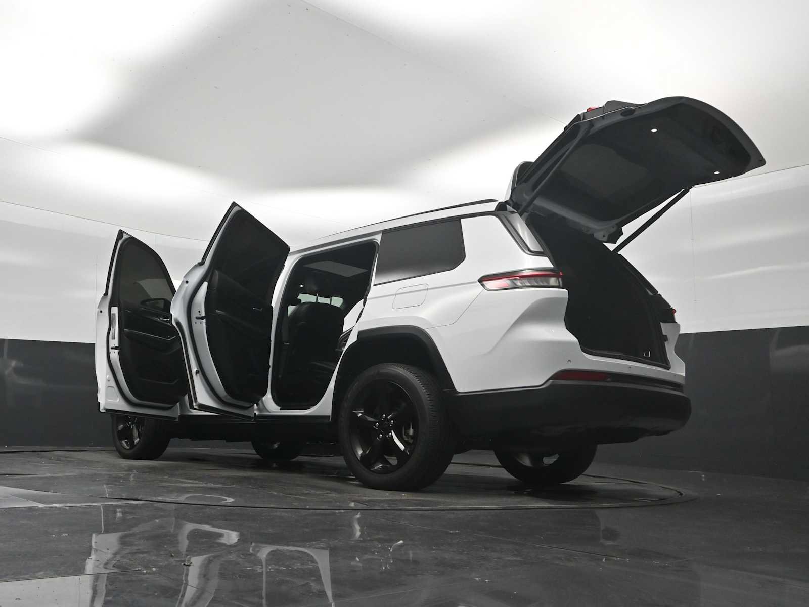 Used 2023 Jeep Grand Cherokee L Laredo AWD/4WD image 40