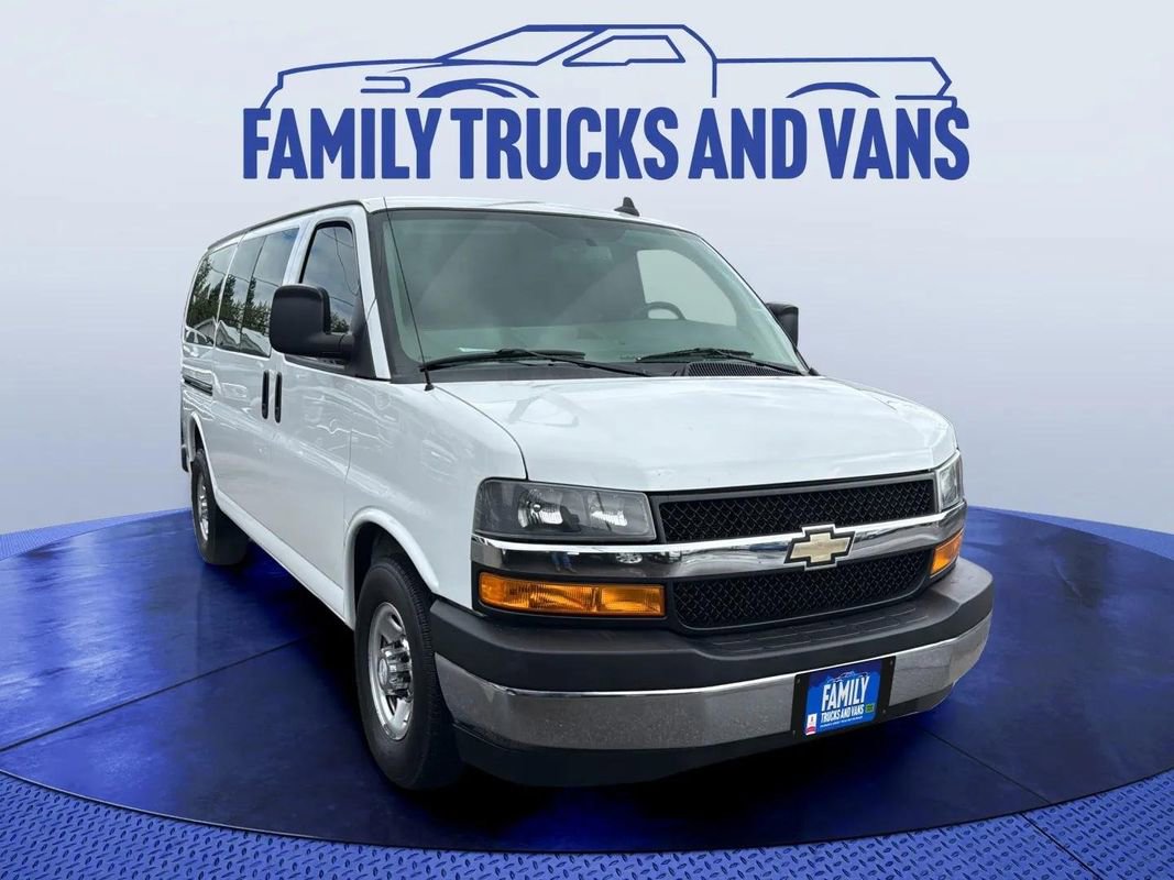 Used 2018 Chevrolet Express 3500 LT w/ LT Preferred Equipment Group RWD image 7