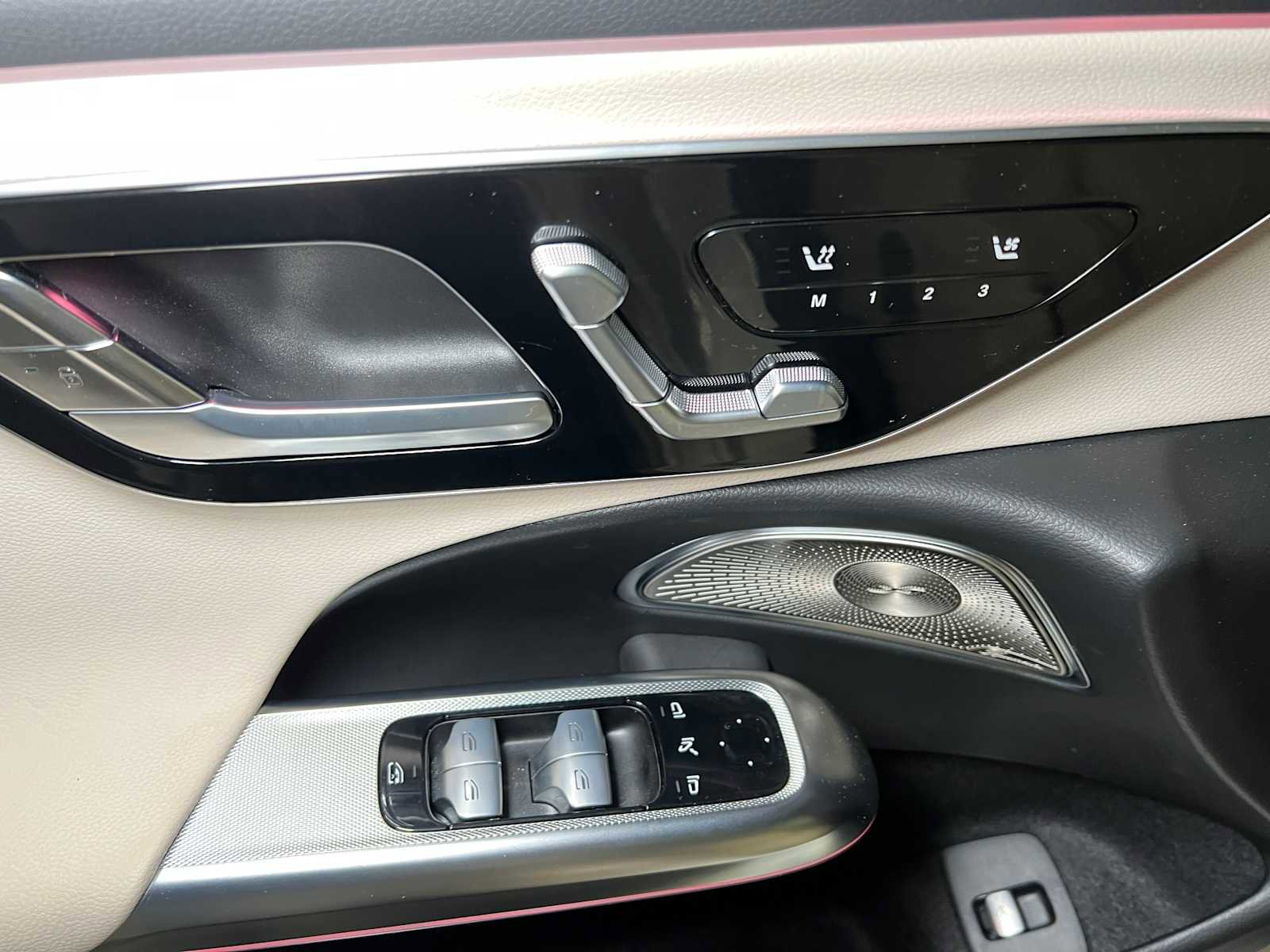 Used 2025 Mercedes-Benz E 350 4MATIC Sedan image 21