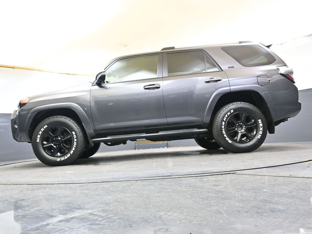 Used 2021 Toyota 4Runner SR5 Premium w/ Moonroof Package AWD/4WD image 33