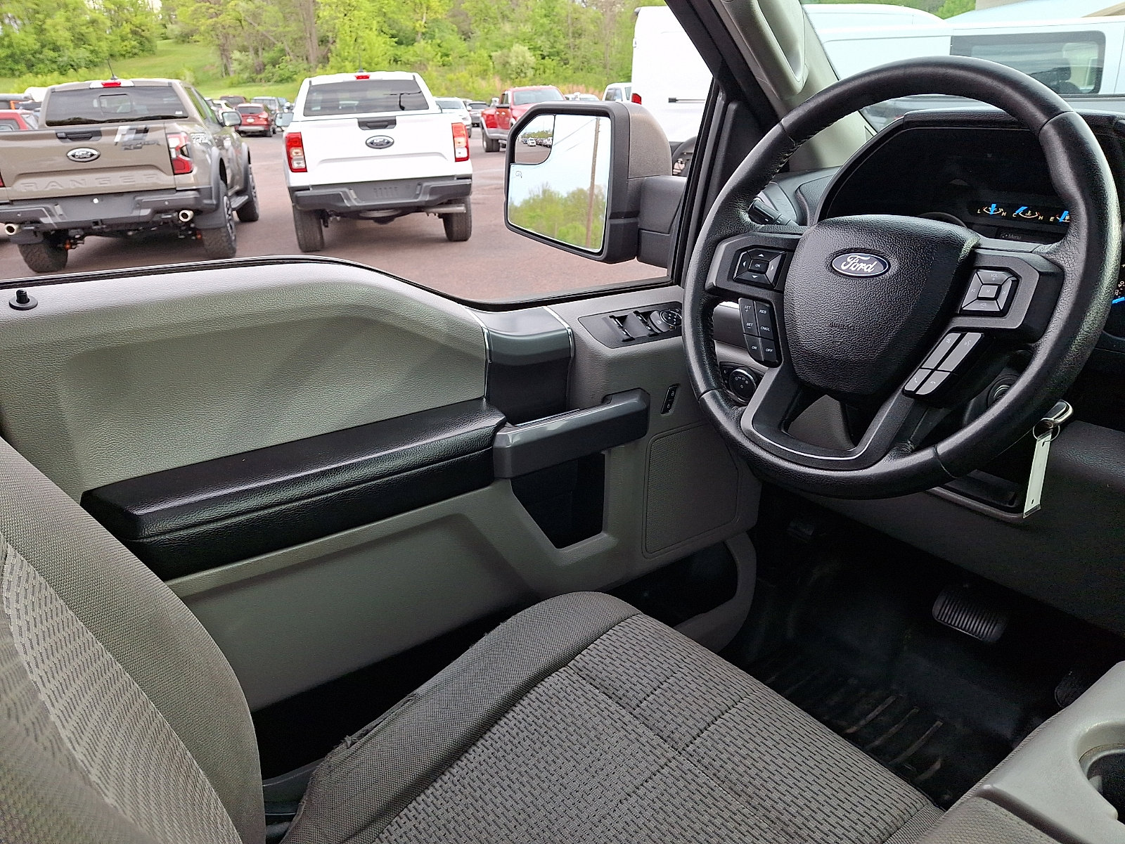 Used 2015 Ford F150 XLT w/ Equipment Group 302A Luxury AWD/4WD image 14