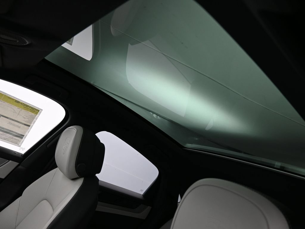 Certified 2026 Porsche Cayenne E-Hybrid Coupe AWD/4WD image 9