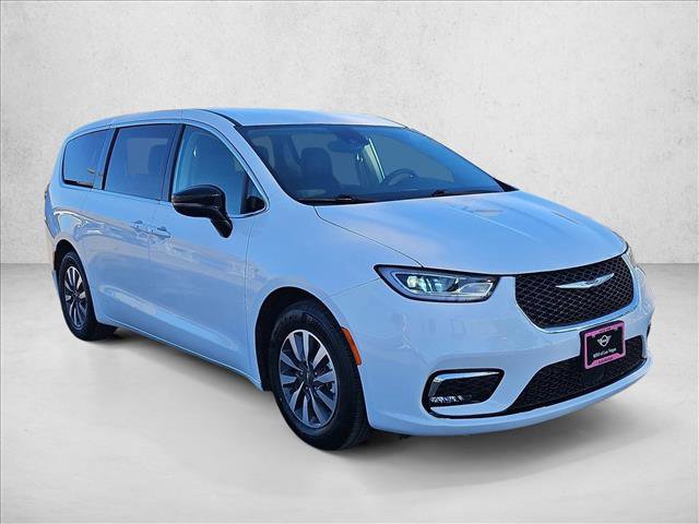 Used 2024 Chrysler Pacifica Limited FWD image 3