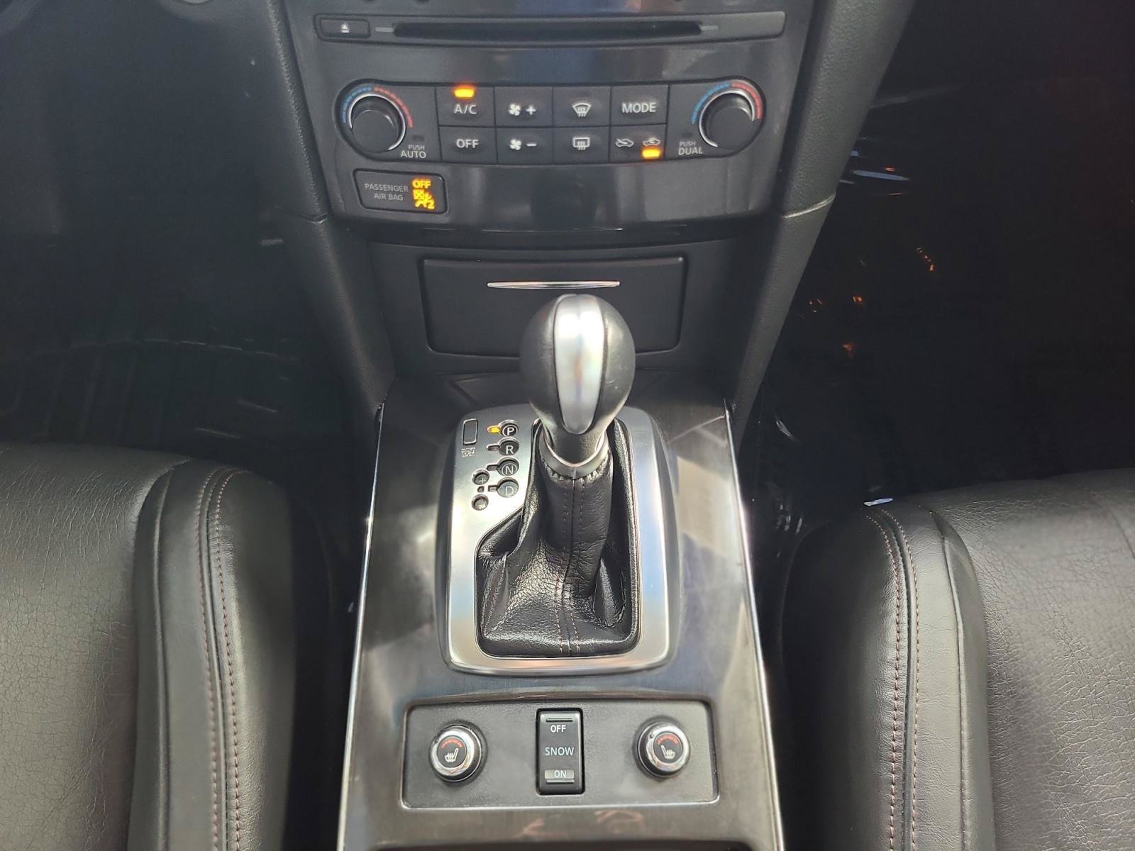 Used 2017 INFINITI QX70 AWD w/ Premium Package image 16