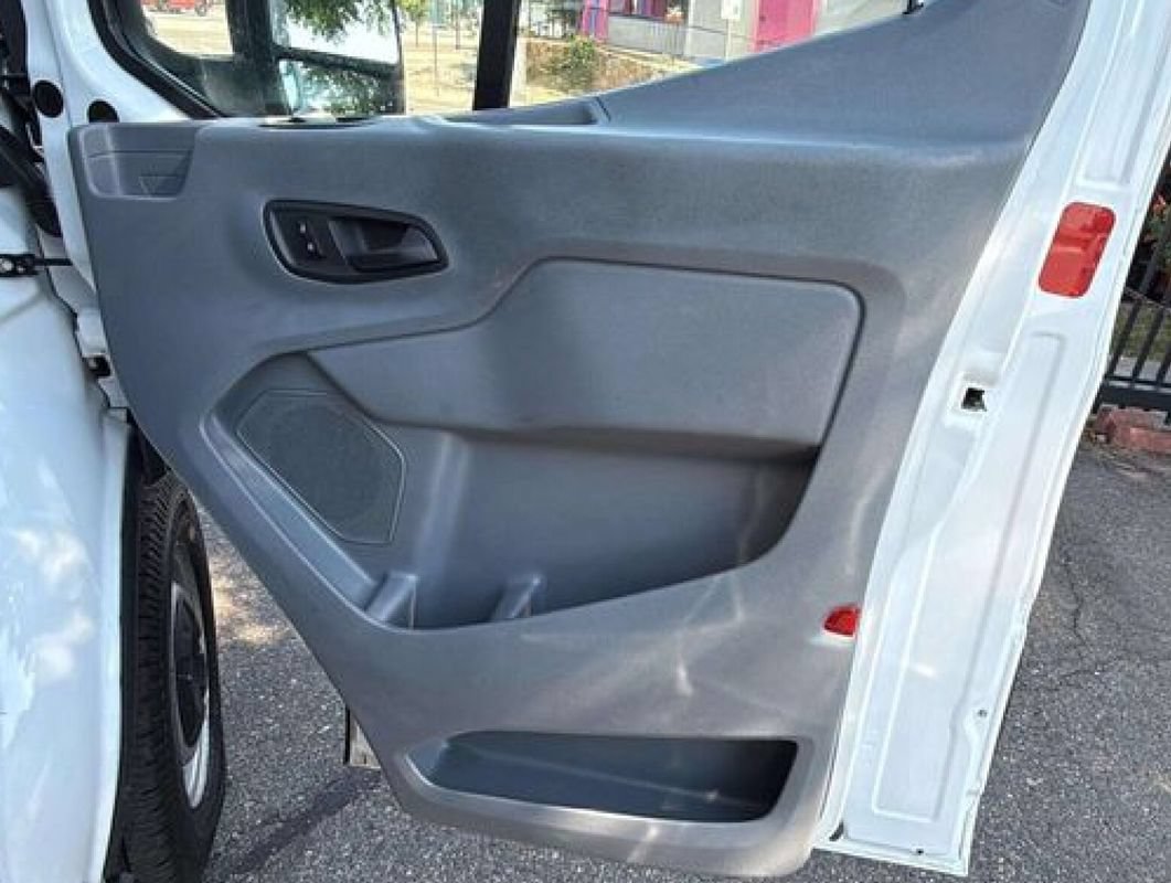 Used 2018 Ford Transit 250 138 RWD image 13